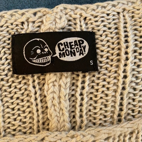 sweater - Picture 2 of 7